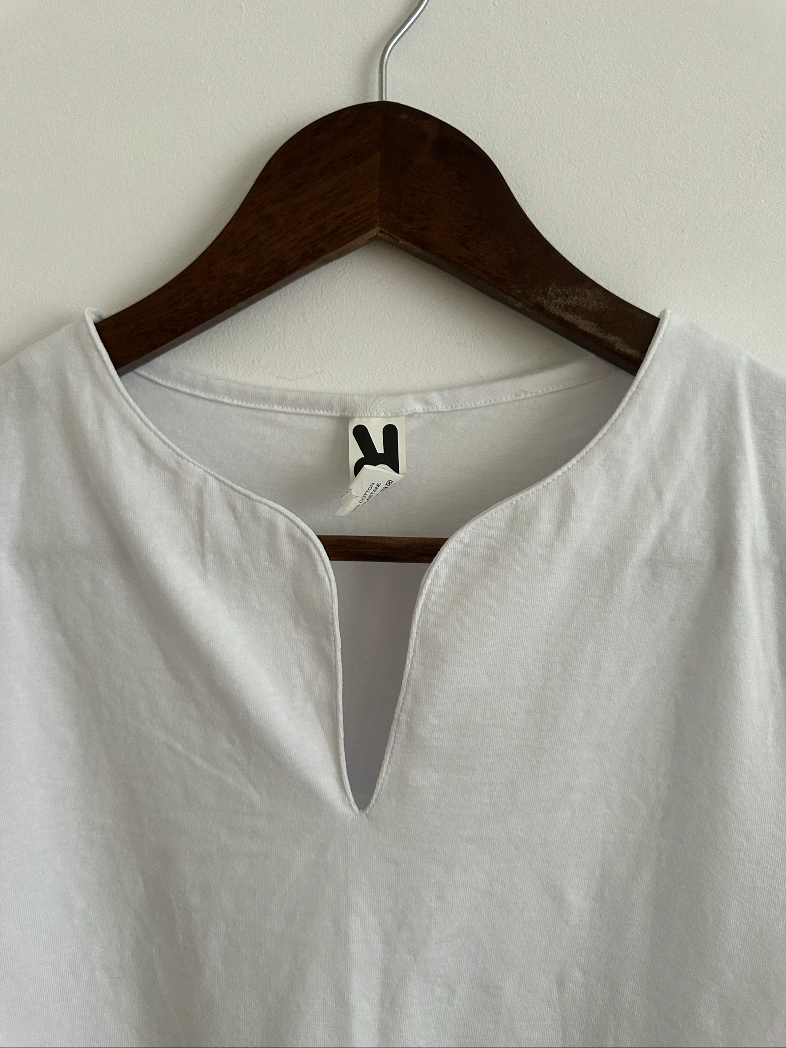 Basis witte V-hals top Roly Belice | Slim fit T-shirt M/L – photo 3
